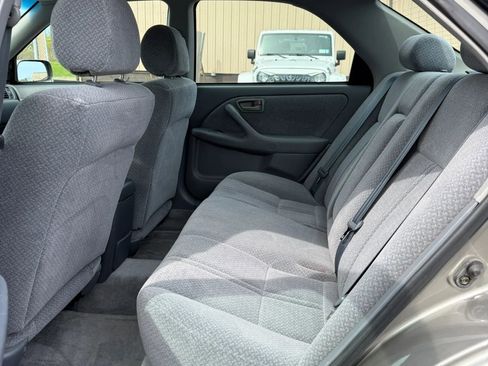 Used 2000 Toyota Camry LE FWD image 19