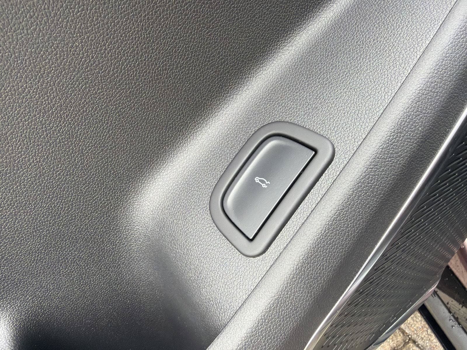 Used 2026 Chevrolet Traverse High Country w/ LPO, Floor Liner Package AWD/4WD image 14
