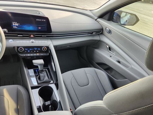 Used 2023 Hyundai Elantra SEL w/ Convenience Package image 16