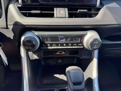 Used 2023 Toyota RAV4 LE AWD/4WD image 31