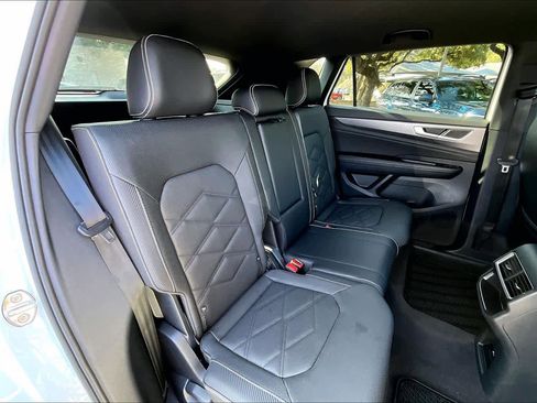 Certified 2025 Volkswagen Atlas Cross Sport SE image 20
