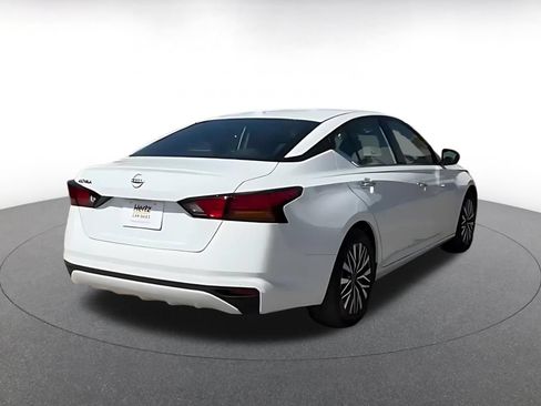 Used 2025 Nissan Altima 2.5 SV FWD image 12