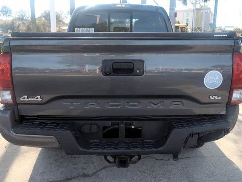Used 2016 Toyota Tacoma TRD Sport w/ Towing Package image 9
