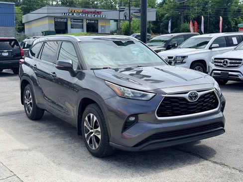 Used 2020 Toyota Highlander XLE FWD image 8