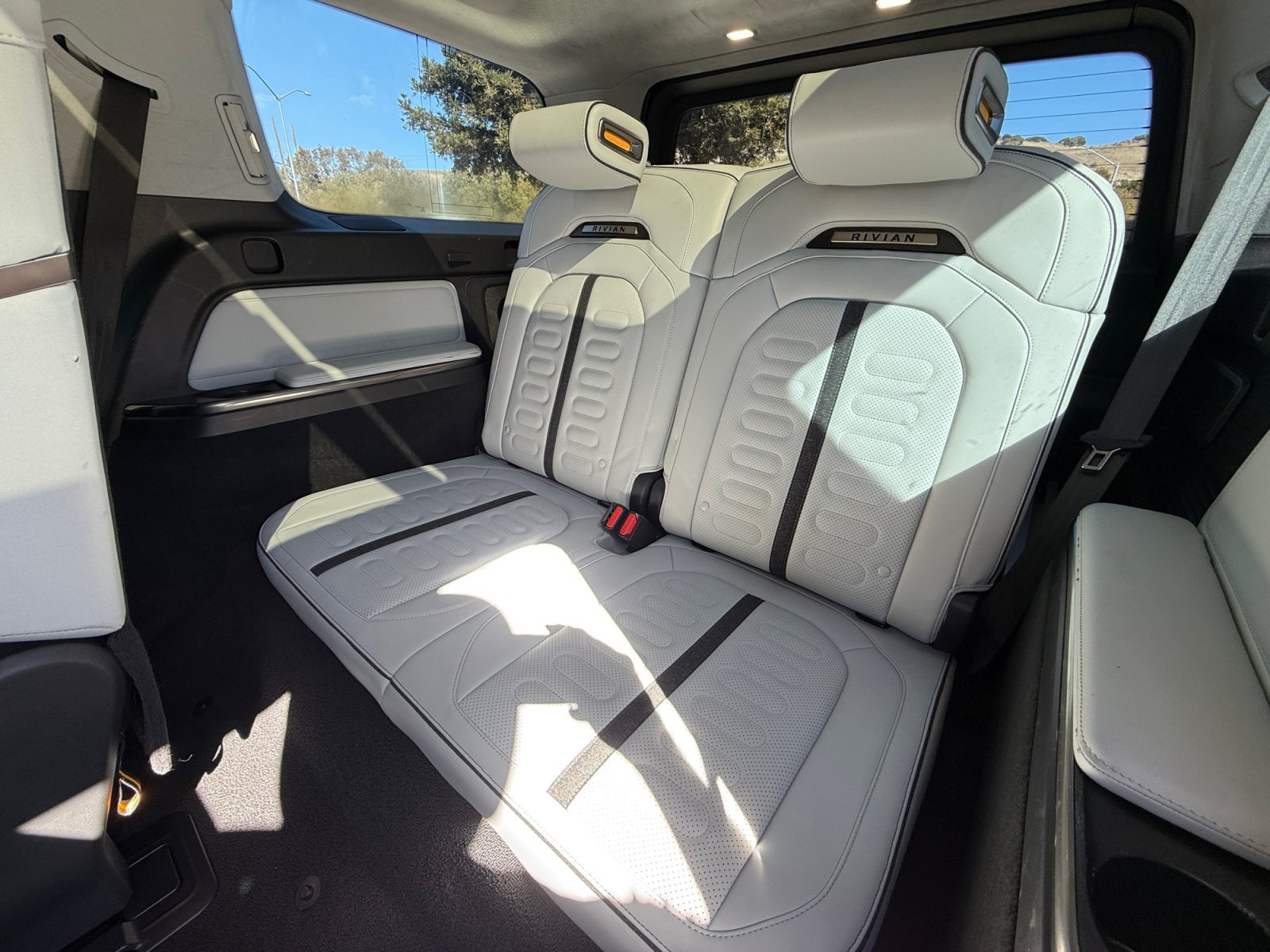 Used 2024 Rivian R1S Adventure Dual AWD/4WD image 21
