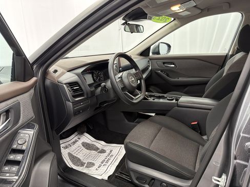 Used 2023 Nissan Rogue SV AWD/4WD image 7