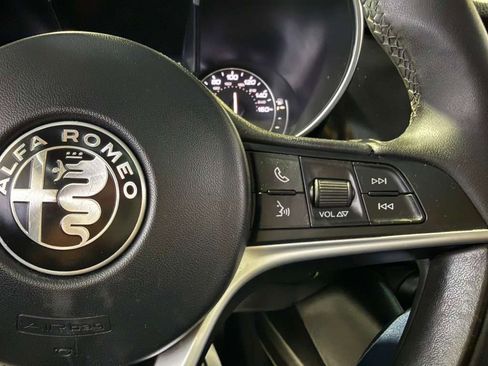 Used 2017 Alfa Romeo Giulia RWD image 11