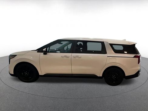 Used 2026 Kia Carnival FWD image 9
