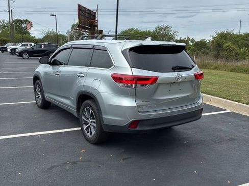 Used 2018 Toyota Highlander XLE image 2