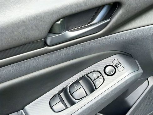 Used 2025 Nissan Altima 2.5 S FWD image 19