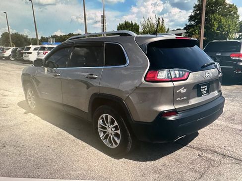 Used 2019 Jeep Cherokee Latitude Plus w/ Comfort/Convenience Group AWD/4WD image 3