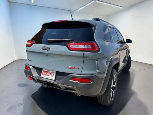 Used 2015 Jeep Cherokee Trailhawk w/ Comfort/Convenience Group AWD/4WD image 3