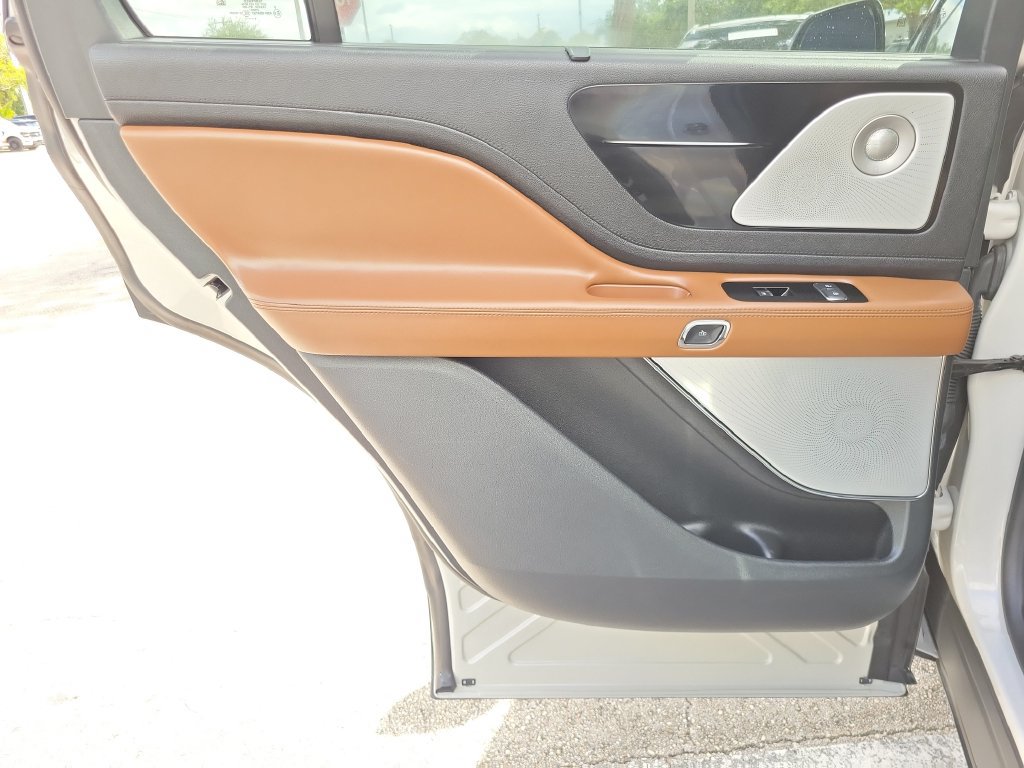 Certified 2023 Lincoln Aviator Reserve w/ Equipment Group 201A RWD image 9