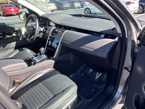 Used 2023 Land Rover Discovery Sport SE image 33