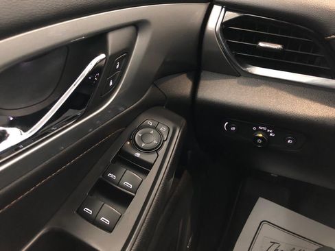 Used 2021 Chevrolet Traverse RS AWD/4WD image 14