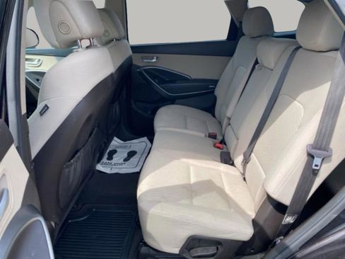 Used 2017 Hyundai Santa Fe SE image 32