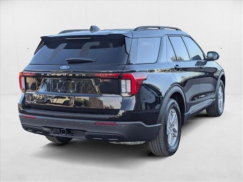 New 2025 Ford Explorer Active RWD image 2