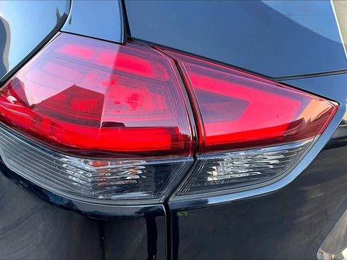 Used 2017 Nissan Rogue S FWD image 27