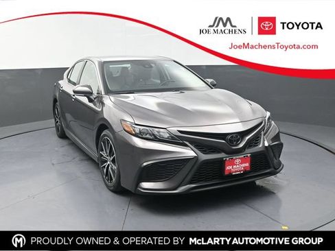 Used 2024 Toyota Camry SE FWD image 1