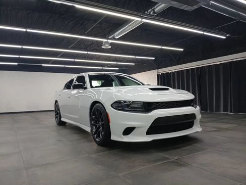 Used 2023 Dodge Charger Scat Pack w/ Technology Group RWD image 41