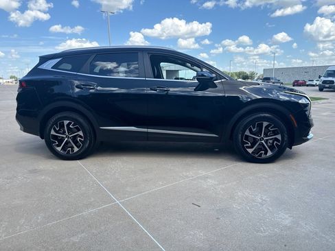 Used 2023 Kia Sportage EX AWD/4WD image 4