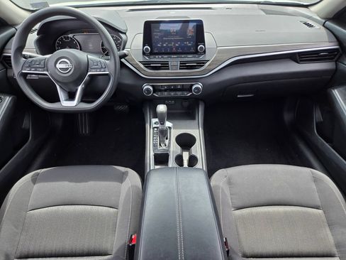 Used 2025 Nissan Altima 2.5 SV FWD image 13