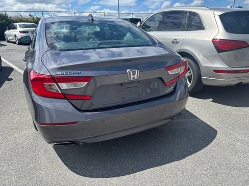 Used 2018 Honda Accord Touring image 10
