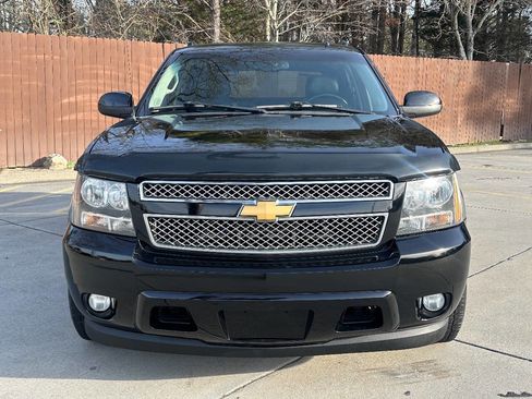 Used 2013 Chevrolet Avalanche LTZ image 2