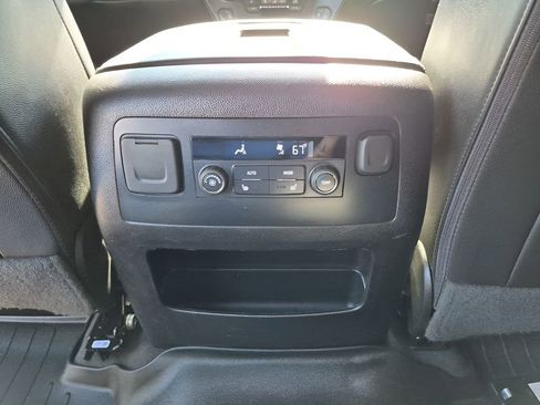 Used 2019 Chevrolet Suburban LT w/ Luxury Package image 21