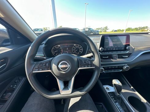 Used 2025 Nissan Altima 2.5 SV AWD/4WD image 44
