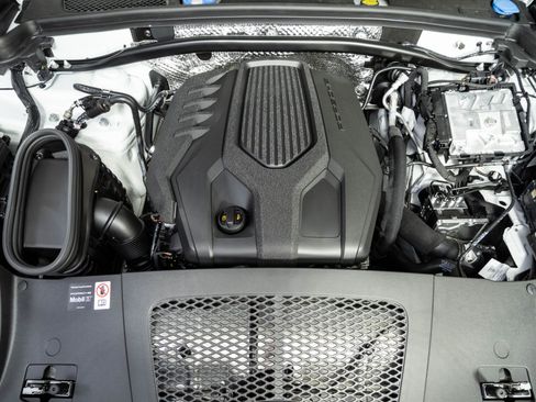 New 2026 Porsche Macan Turbo AWD/4WD image 35