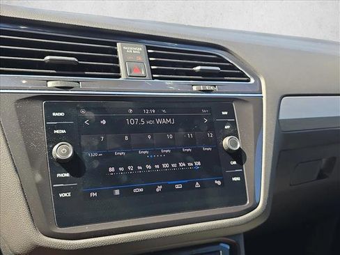 Used 2021 Volkswagen Tiguan SE image 10