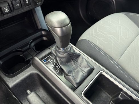 Used 2021 Toyota Tacoma TRD Sport w/ Technology Package image 17