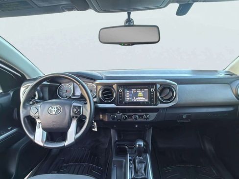 Used 2017 Toyota Tacoma SR5 image 9
