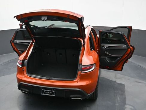 Certified 2025 Porsche Macan image 28