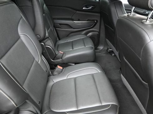 Certified 2023 GMC Acadia SLT image 9