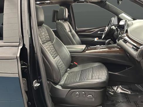 Used 2022 Cadillac Escalade Sport Platinum w/ LPO, ONYX Package AWD/4WD image 23