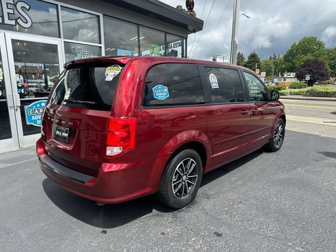 Used 2017 Dodge Grand Caravan SXT w/ Driver Convenience Group FWD image 6