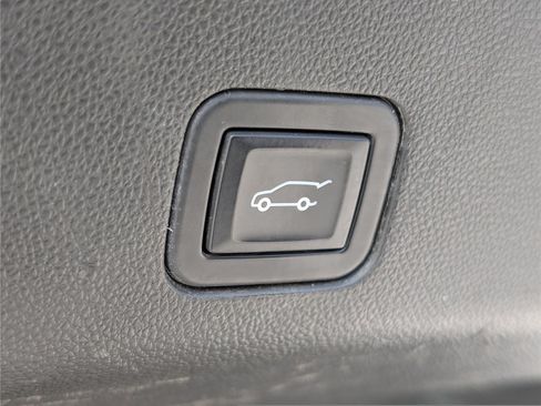 Used 2023 Chevrolet Suburban High Country w/ Advanced Technology Package AWD/4WD image 16