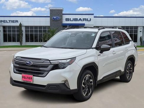 Used 2025 Subaru Forester Premium AWD/4WD image 3