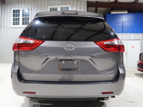 Used 2020 Toyota Sienna LE FWD image 4