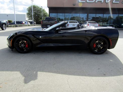 Used 2017 Chevrolet Corvette Stingray Convertible w/ 2LT Preferred Equipment Group RWD image 8