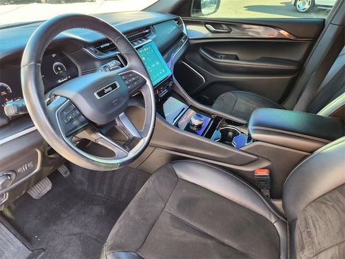 Used 2022 Jeep Grand Cherokee L Altitude image 7