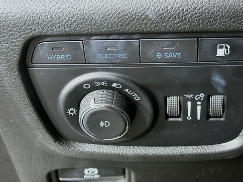 Used 2023 Jeep Grand Cherokee 4WD 4xe image 16