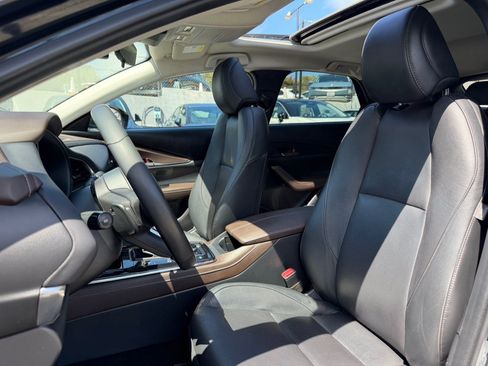 Used 2024 MAZDA CX-30 AWD 2.5 S w/ Premium Package image 19