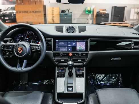 Used 2025 Porsche Macan image 15