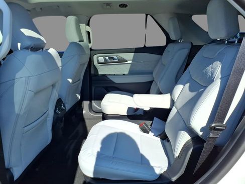 New 2026 Ford Explorer Platinum w/ LUX Leather Package image 5