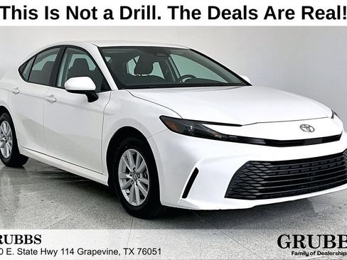 Used 2025 Toyota Camry LE AWD/4WD image 1