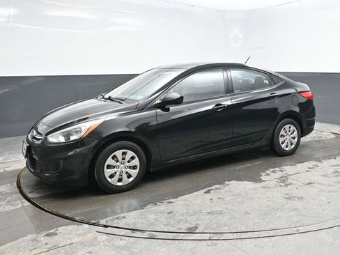 Used 2017 Hyundai Accent SE image 3