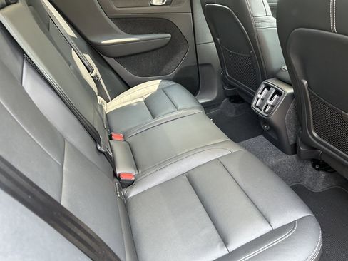 Certified 2025 Volvo XC40 B5 Plus image 19